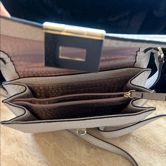 Elegant Cream Crossbody Bag - Picture 4 of 5